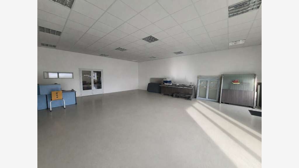 Local d'activité de 372m² à vendre à Magescq