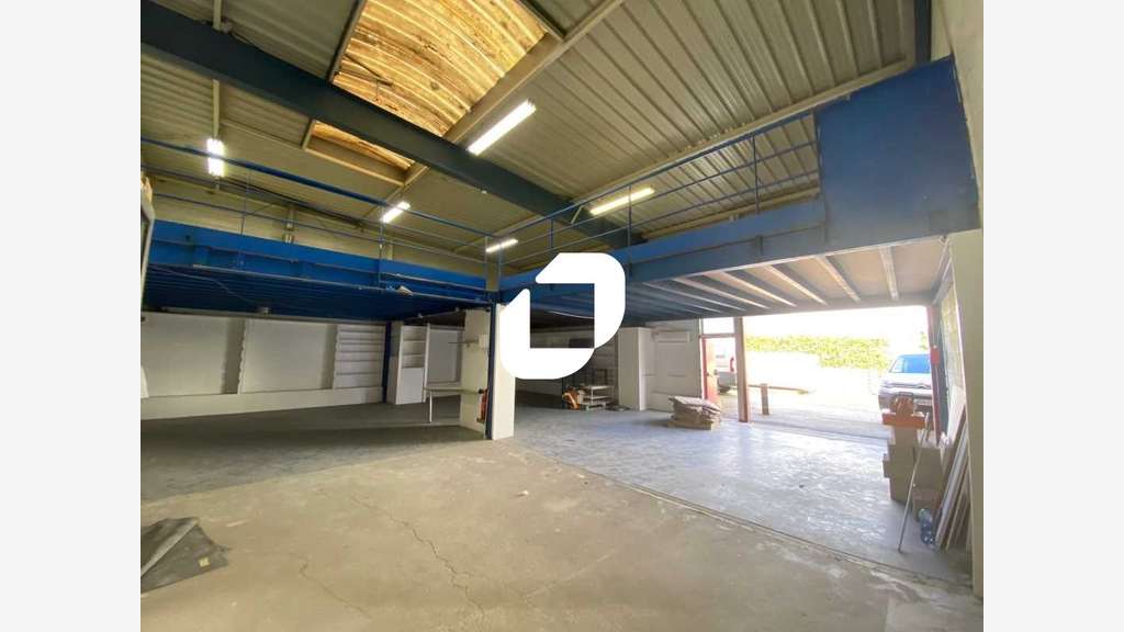 Vente Local d'activité 522m² Magny les hameaux