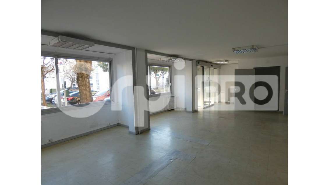 A vendre locaux commerciaux 120m² à Manosque