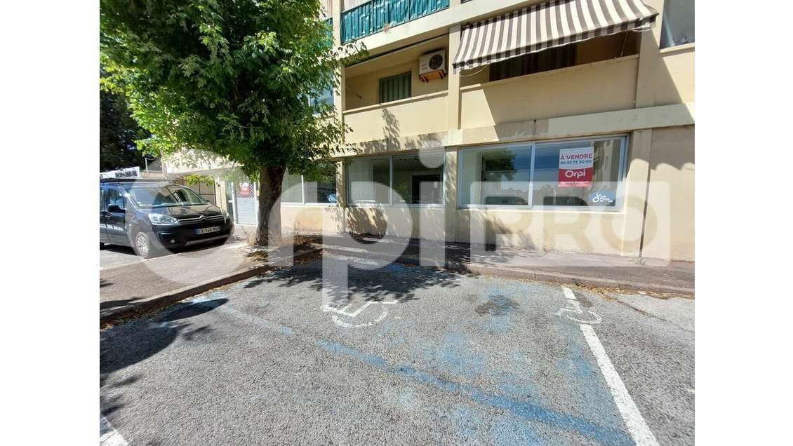 A vendre locaux commerciaux 120m² à Manosque