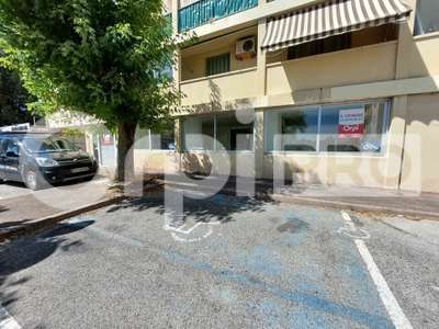 A vendre locaux commerciaux 120m² à Manosque