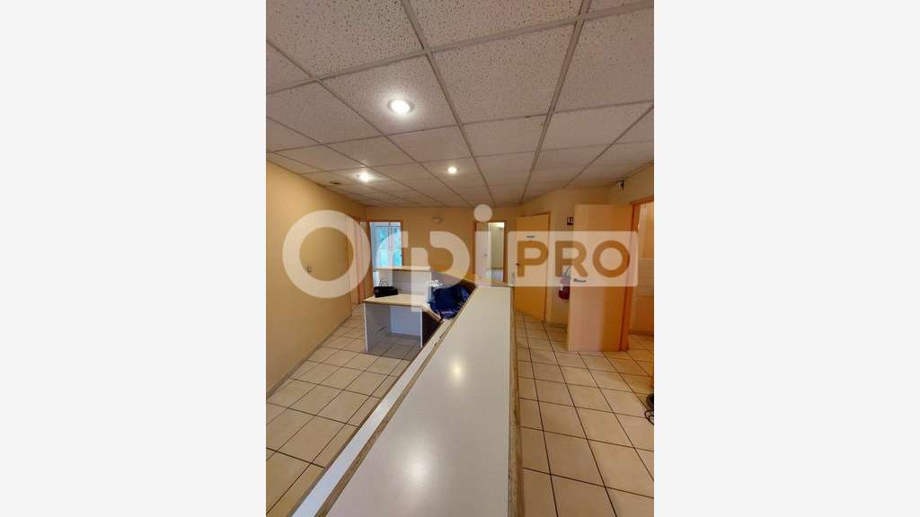 Vente locaux professionnels 110m² à Manoque