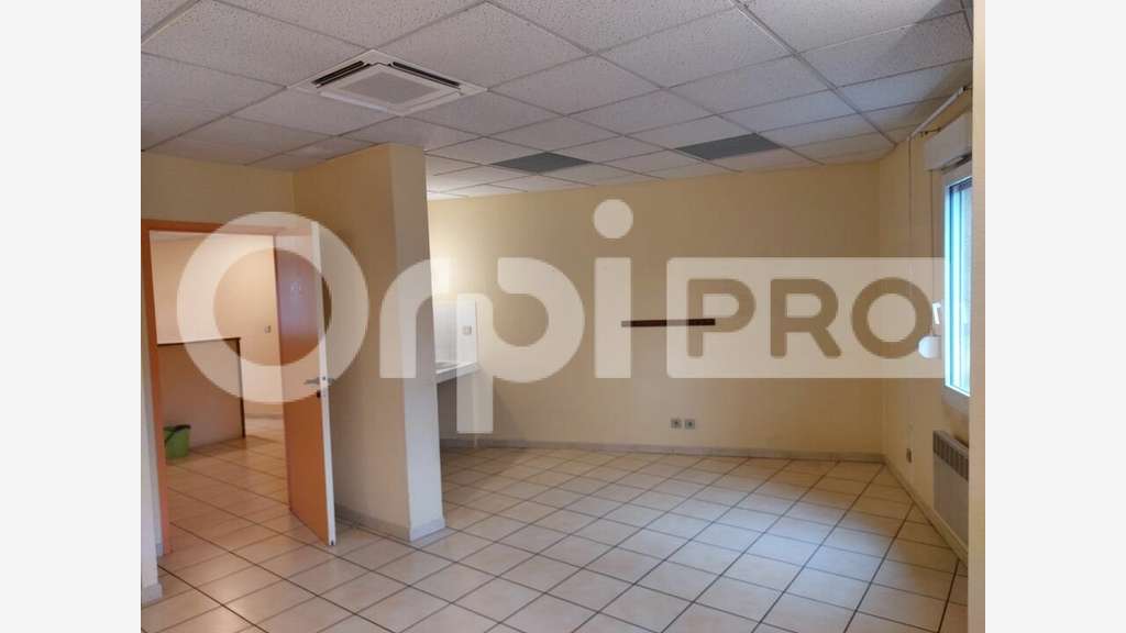 Vente locaux professionnels 110m² à Manoque