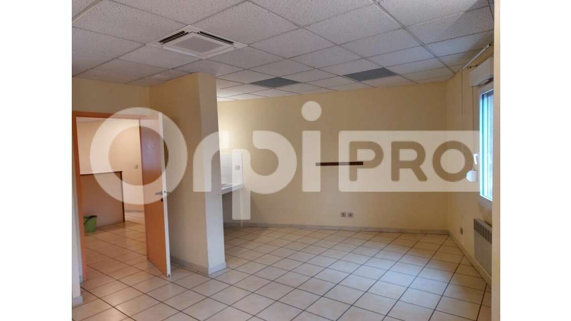 Vente locaux professionnels 110m² à Manoque