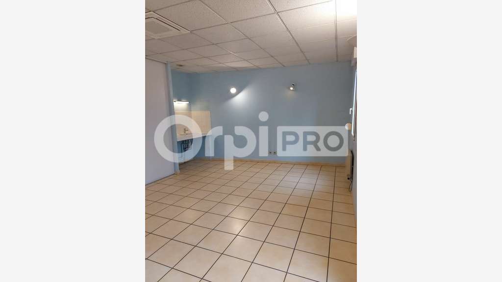 Vente locaux professionnels 110m² à Manoque