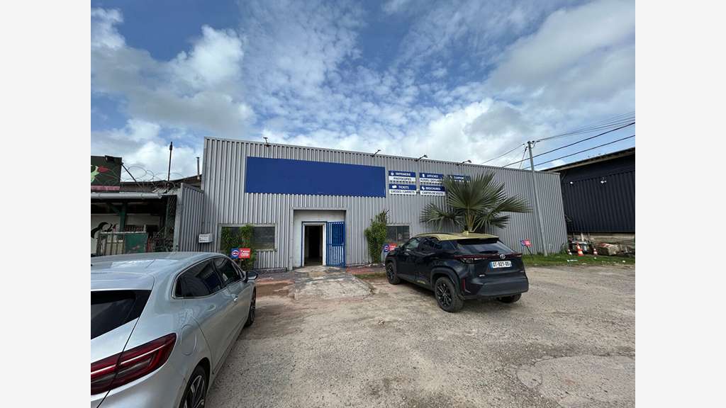 A vendre Dépôt 600m² en za du Larivot à Matoury