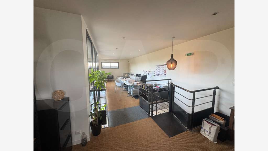 A VENDRE – BÂTIMENT INDÉPENDANT DE 173 M² AU VAL D