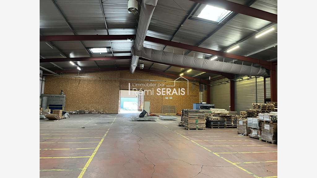 AV bâtiment industriel 6600m² à Mayenne