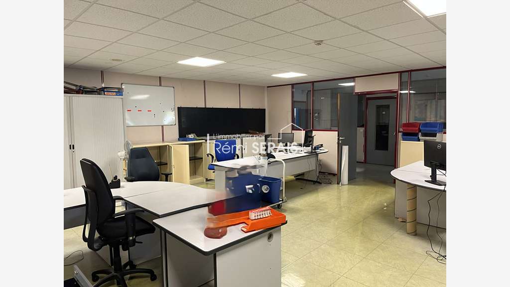 AV bâtiment industriel 6600m² à Mayenne