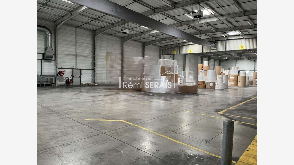 AV bâtiment industriel 6600m² à Mayenne