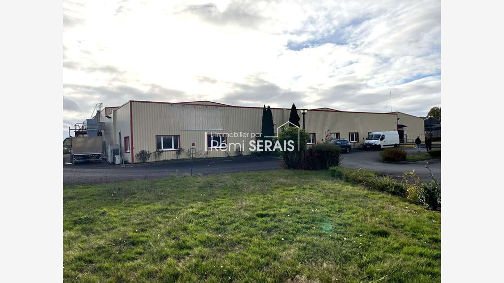 AV bâtiment industriel 6600m² à Mayenne