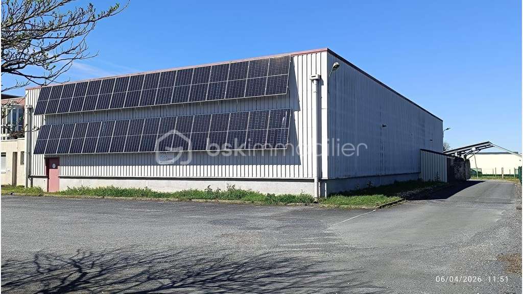 Entrepot / hangars / bureau / salle de réunion