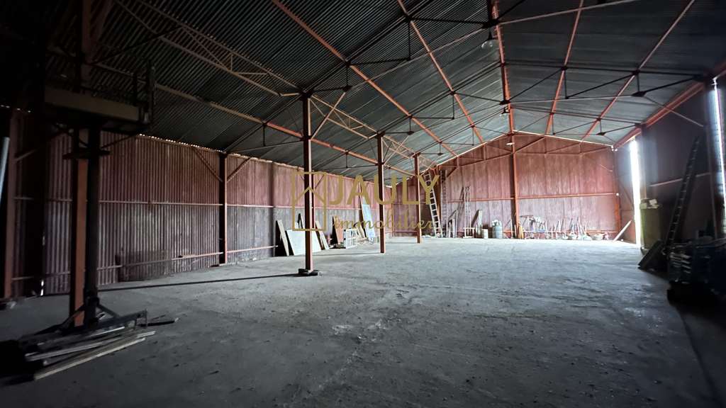 HANGAR agricole 360 m² / 1 021 m²