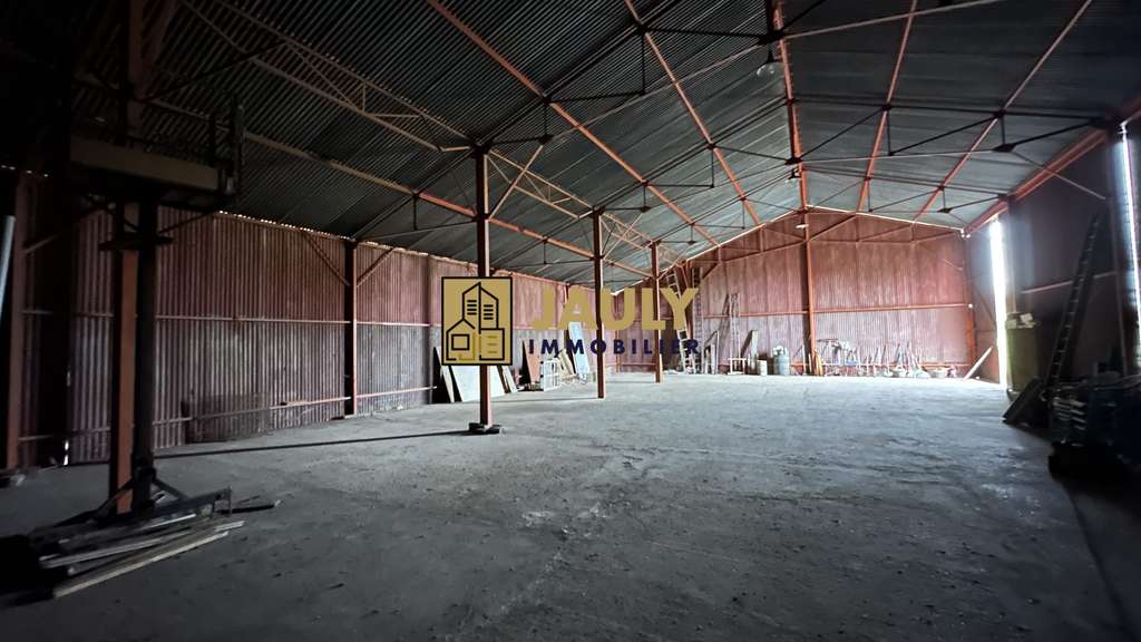 HANGAR agricole 360 m² / 1 021 m²
