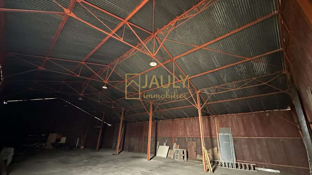 HANGAR agricole 360 m² / 1 021 m²