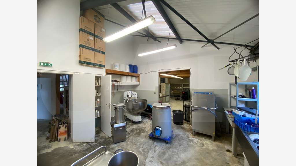 A vendre local d'activité 273m² à Merlevenez