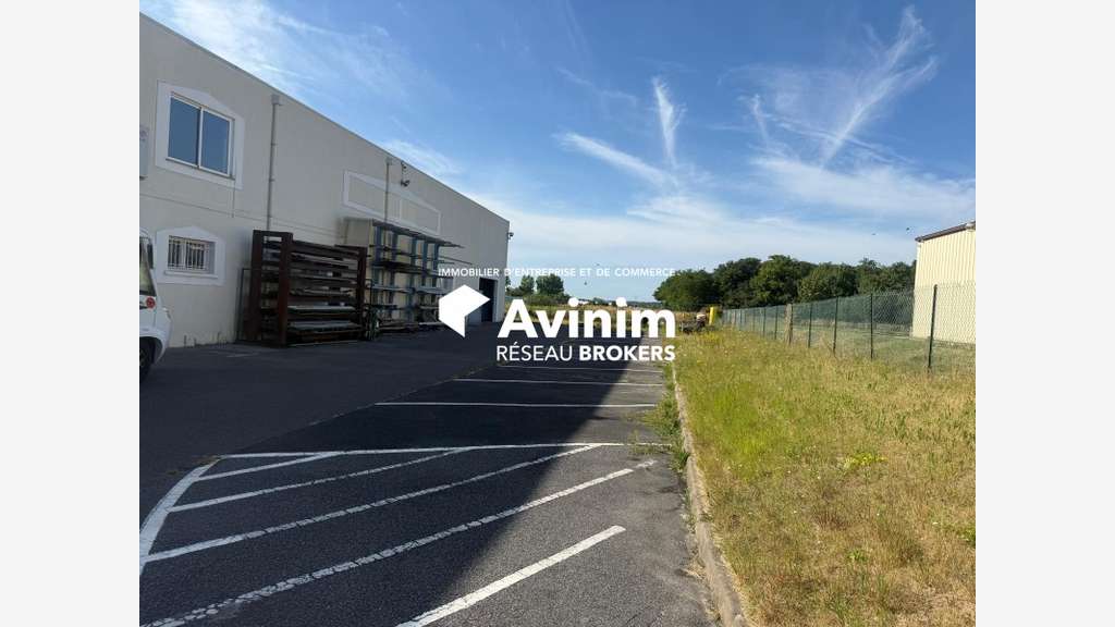 Local d'activité 1130m² à vendre à Méry-sur-Oise