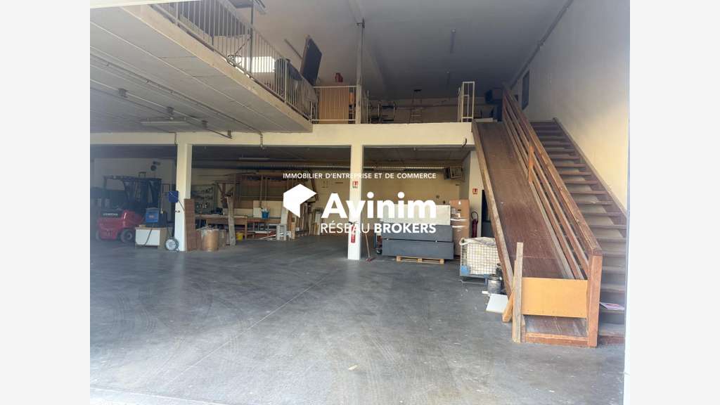 Local d'activité 1130m² à vendre à Méry-sur-Oise