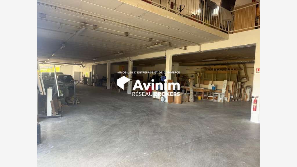 Local d'activité 1130m² à vendre à Méry-sur-Oise