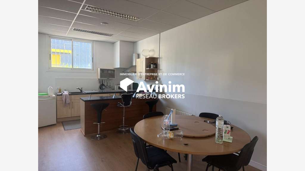 Local d'activité 1130m² à vendre à Méry-sur-Oise