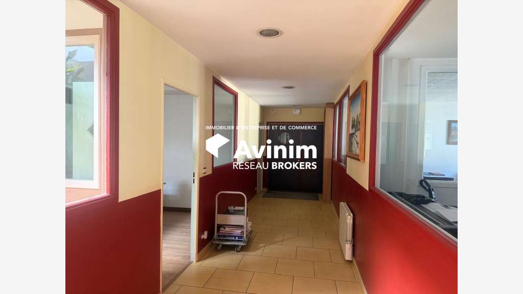 Local d'activité 1130m² à vendre à Méry-sur-Oise