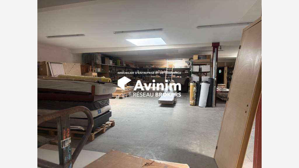 Local d'activité 1130m² à vendre à Méry-sur-Oise