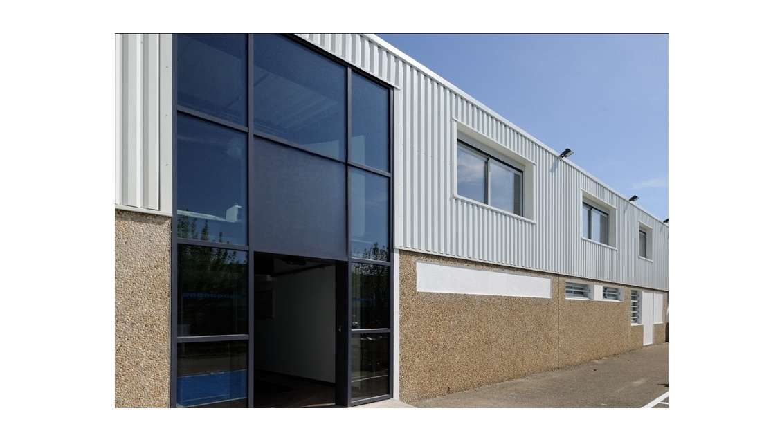 Local d'activité + bureaux ERP5 à vendre à Miribel