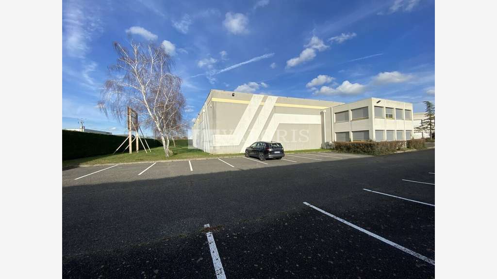 Local d'activité 1420m² à Miribel proche A42/A432