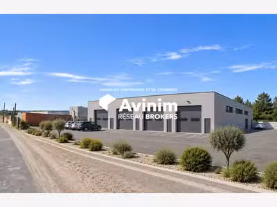 AV local professionnel neuf de 1700m² à Montauroux