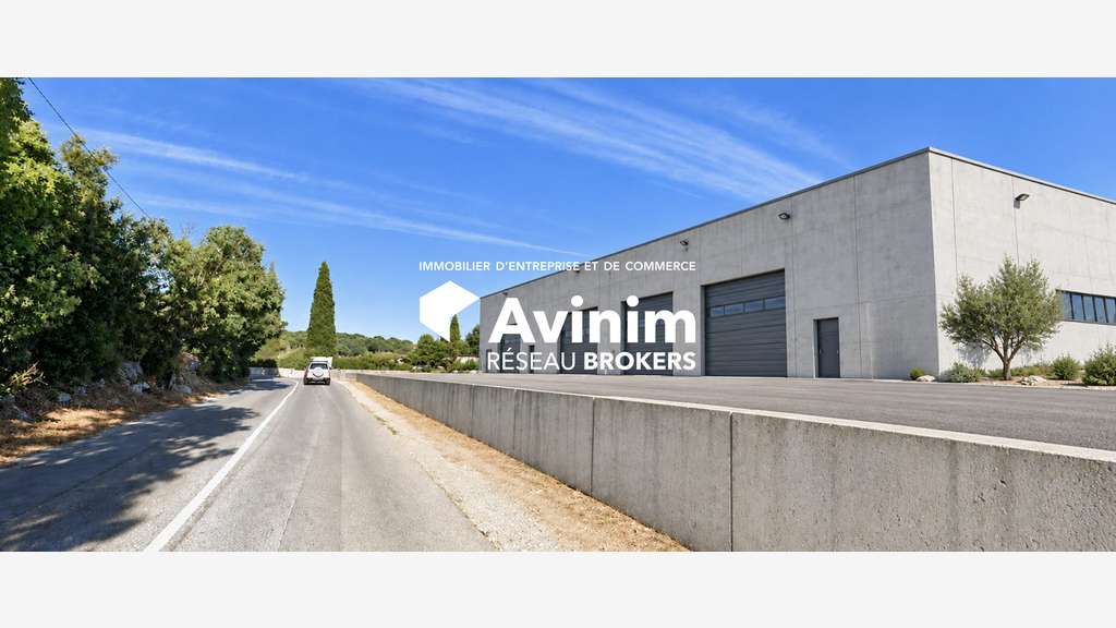 AV local professionnel neuf de 141m² à Montauroux