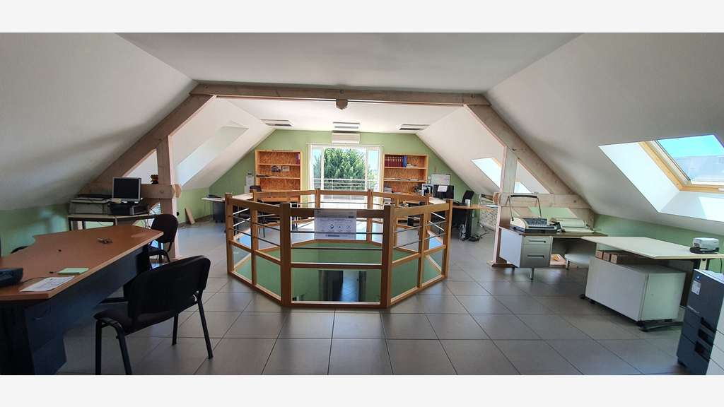 Locaux commerciaux 161m² à Montceau-les-Mines