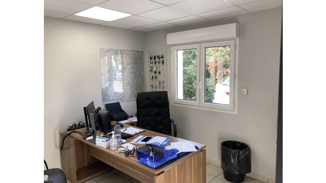 Vente local 490m² sur terrain clos à Montélimar