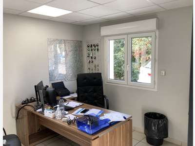 Vente local 490m² sur terrain clos à Montélimar