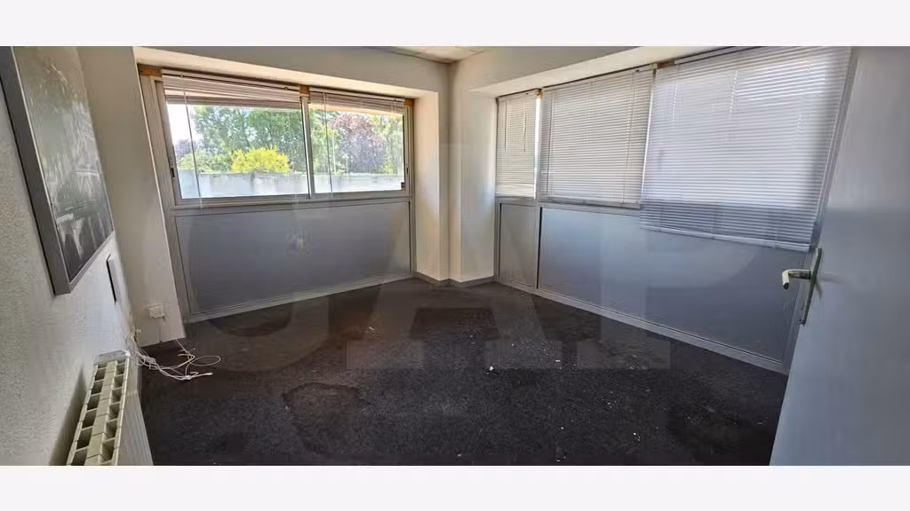 A vendre bâtiment 480m² Rennes ZA route du Meuble