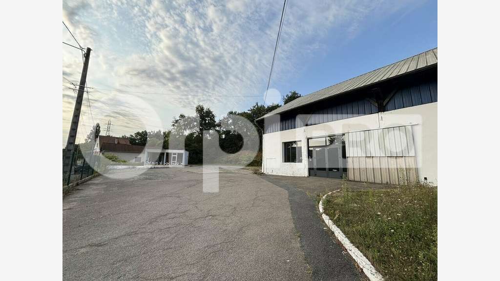 AV maison 140m² locaux 180m² bureau 35m² Montluçon