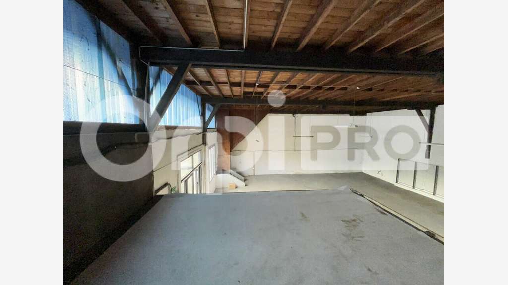 AV maison 140m² locaux 180m² bureau 35m² Montluçon