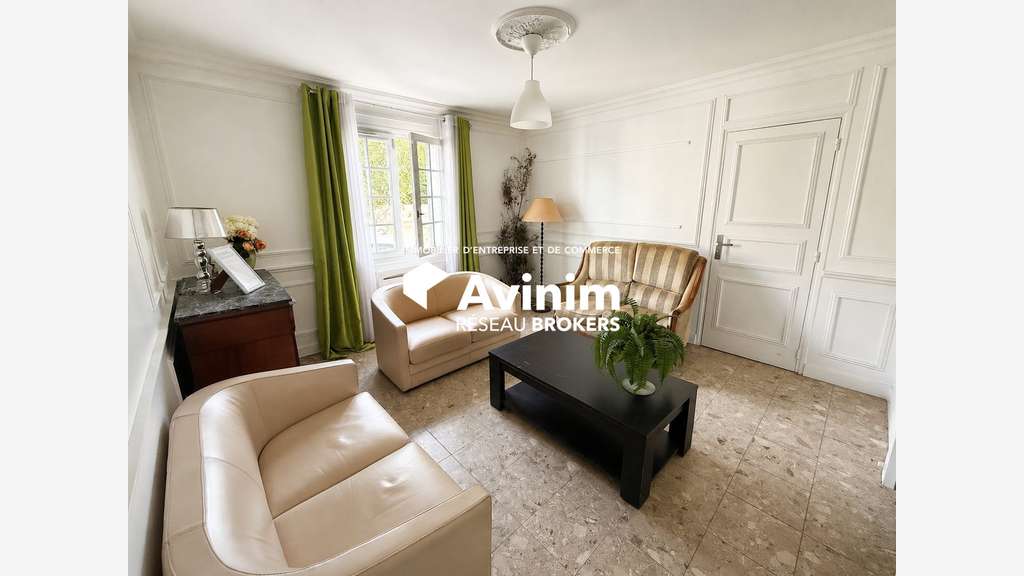 À VENDRE – IMMEUBLE INDÉPENDANT DE BUREAUX ERP 5 –