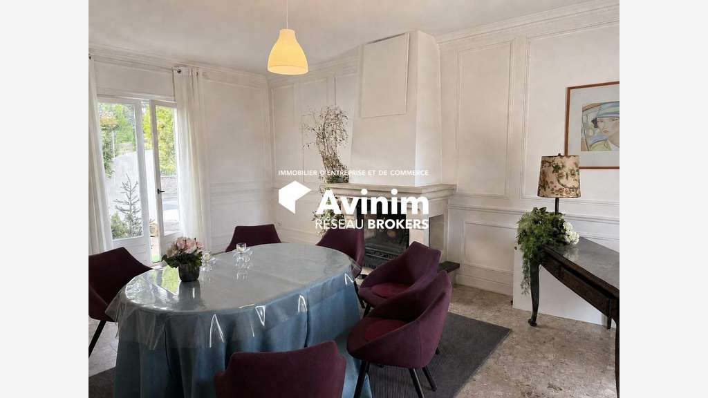 À VENDRE – IMMEUBLE INDÉPENDANT DE BUREAUX ERP 5 –