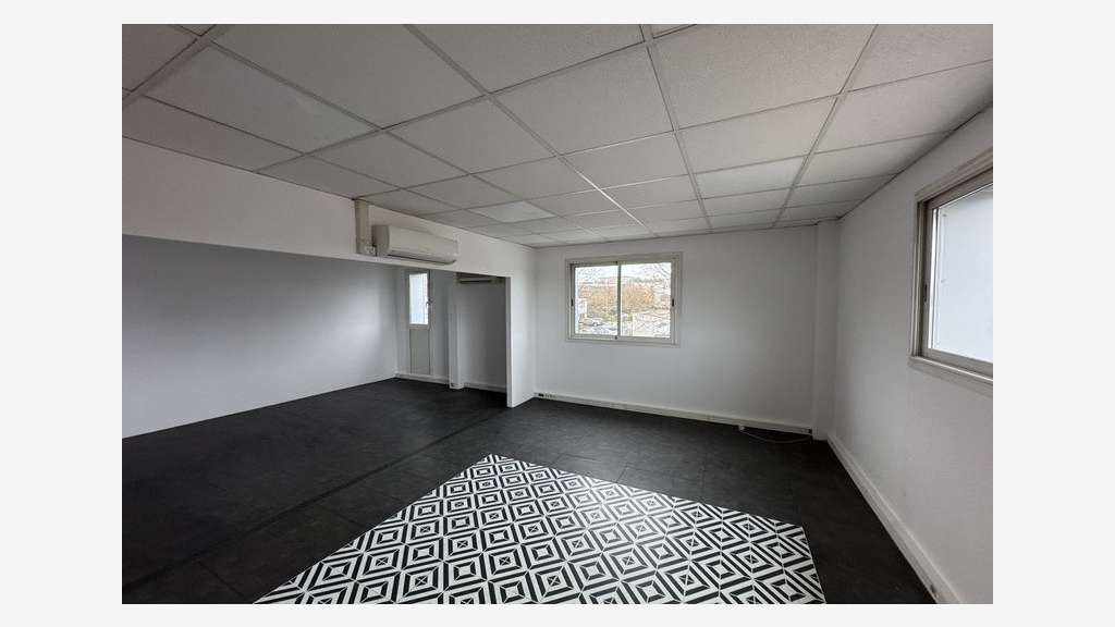 Bâtiment 1074m² à vendre sur Montpellier Nord