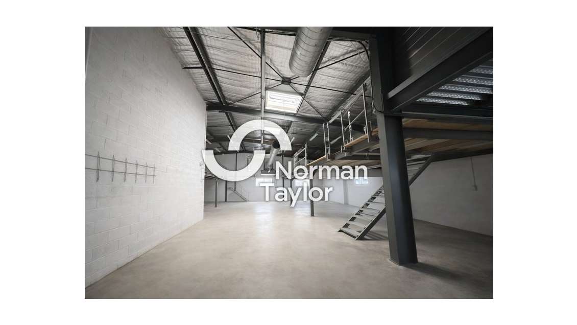 Bâtiment 1074m² à vendre sur Montpellier Nord