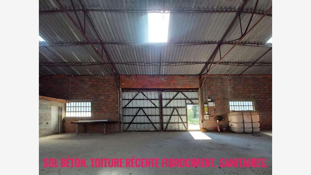 AV hangar 250m² empl strat. Montpon-Ménestérol