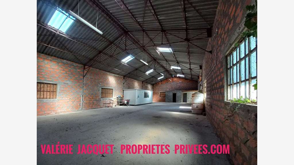 AV hangar 250m² empl strat. Montpon-Ménestérol
