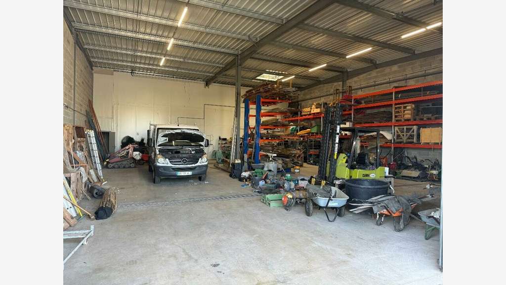 A vendre local d'activité 247m² à Mouguerre