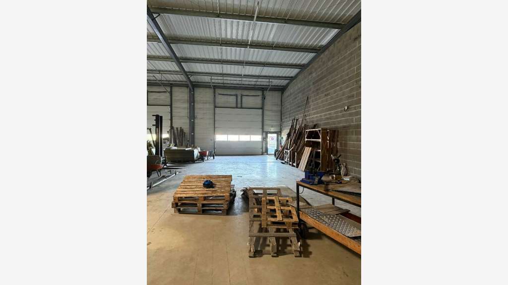 A vendre local d'activité 247m² à Mouguerre