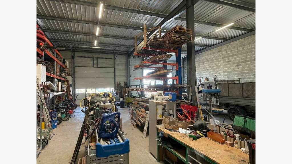 A vendre local d'activité 247m² à Mouguerre