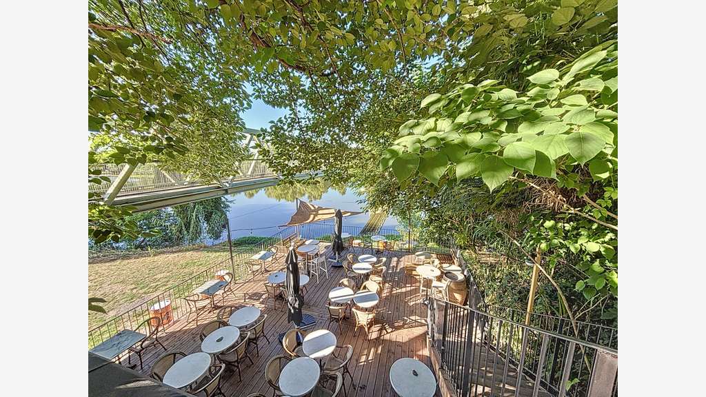AV murs commerciaux restaurant 2 terrasses Moussac