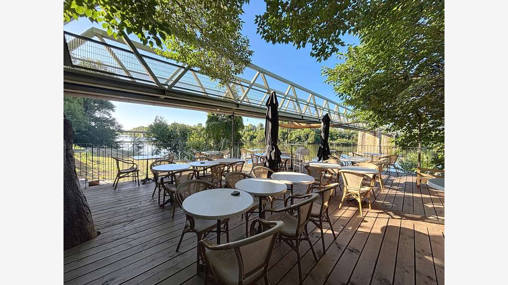 AV murs commerciaux restaurant 2 terrasses Moussac