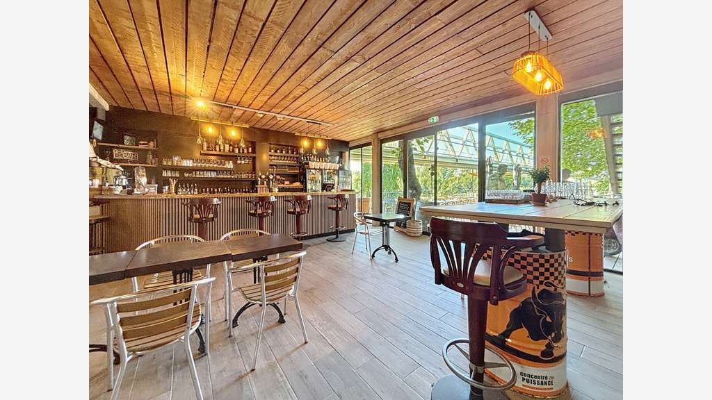 AV murs commerciaux restaurant 2 terrasses Moussac