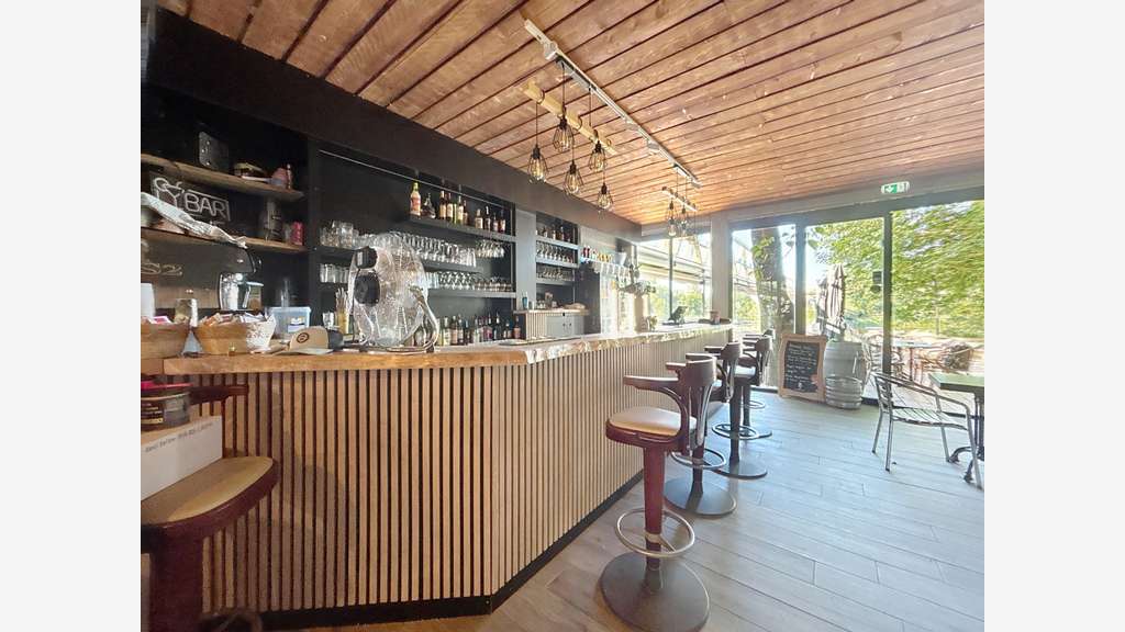 AV murs commerciaux restaurant 2 terrasses Moussac