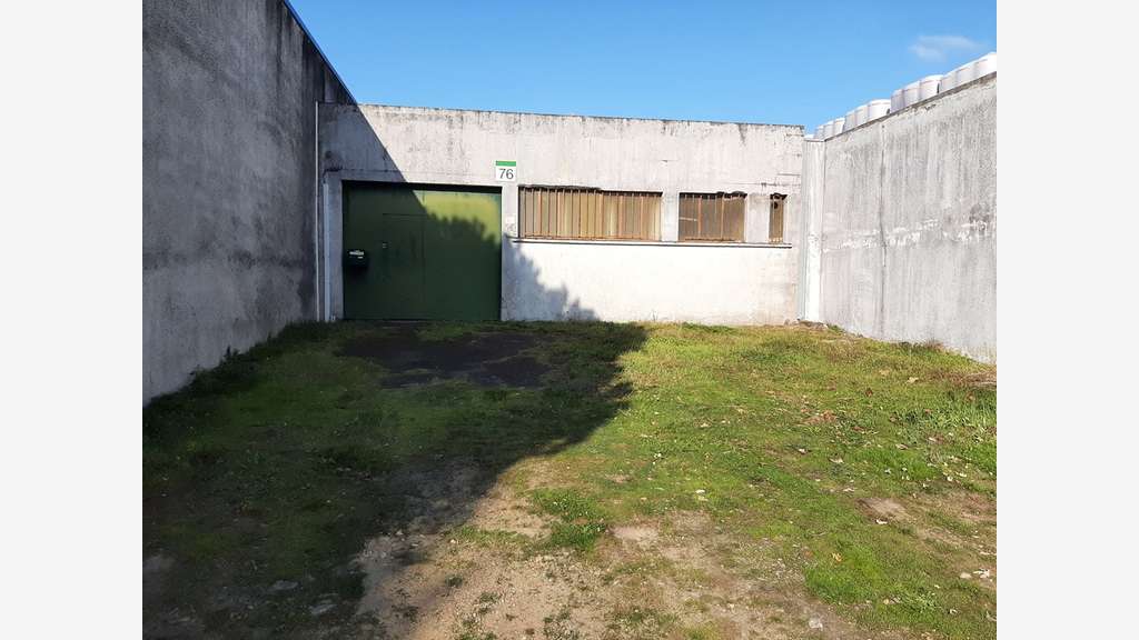 A vendre local d'activité 145m² en za à Nantes